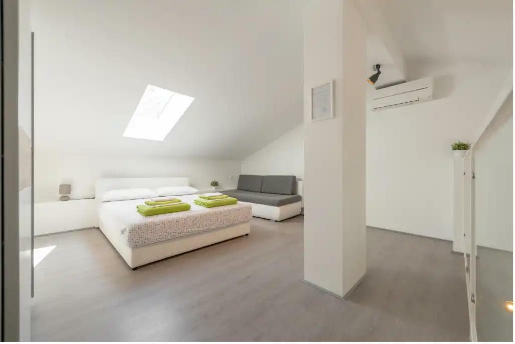 Apartments Mimac Omis Exterior photo