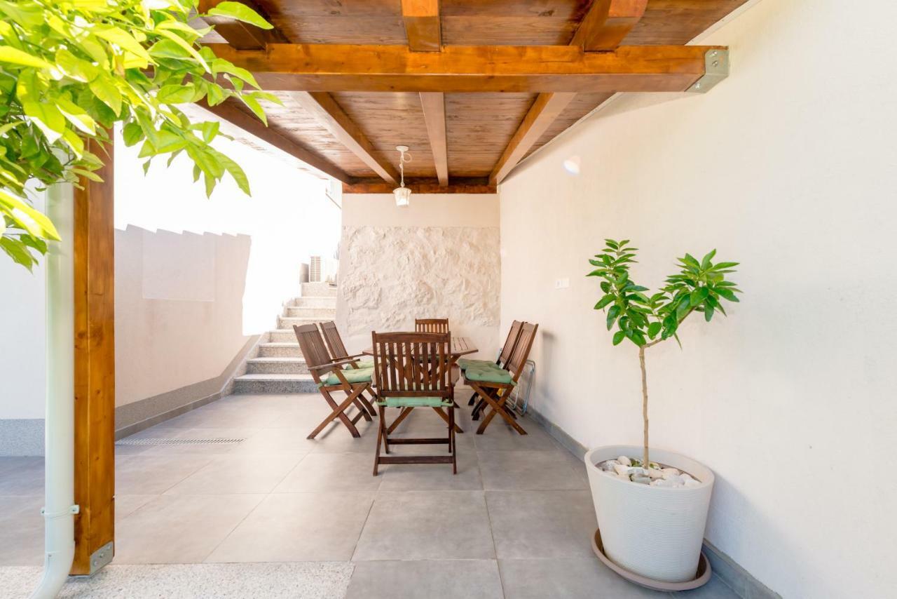 Apartments Mimac Omis Exterior photo