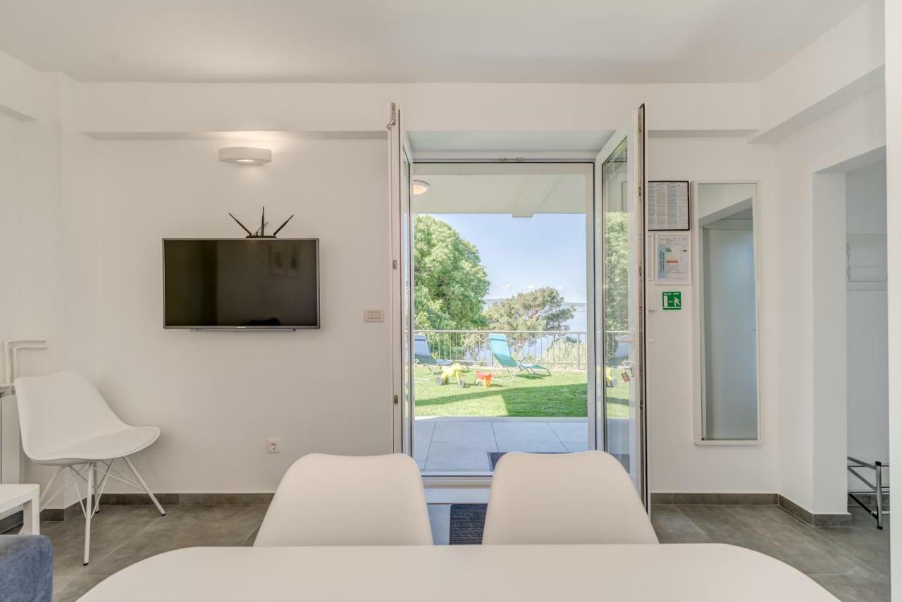 Apartments Mimac Omis Exterior photo