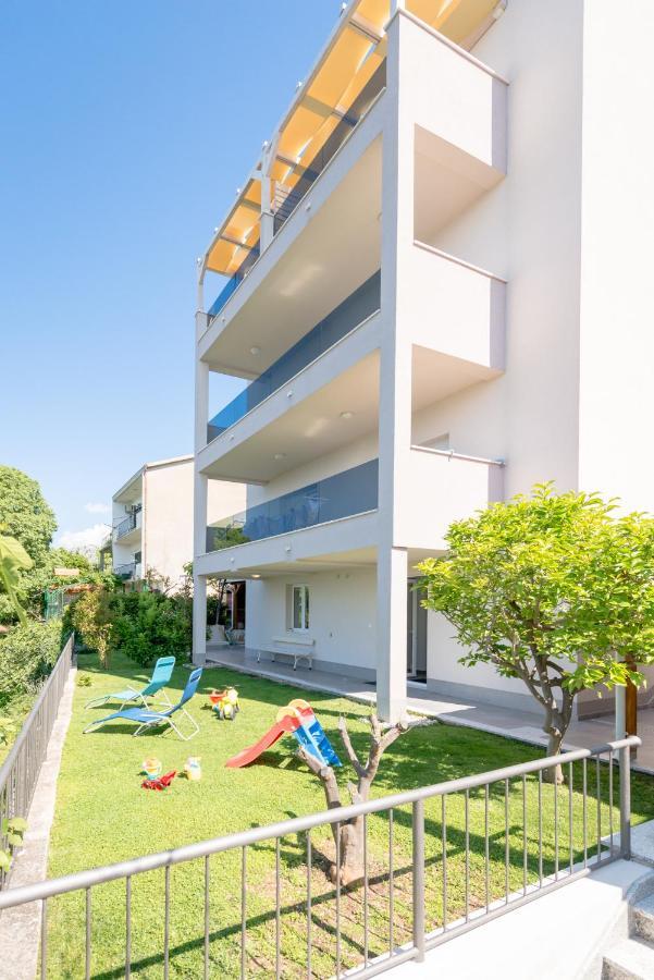 Apartments Mimac Omis Exterior photo